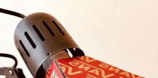 Lampe en carton Vans