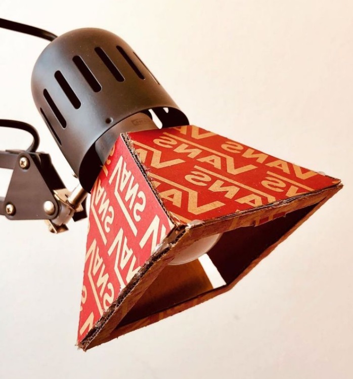 Lampe en carton Vans